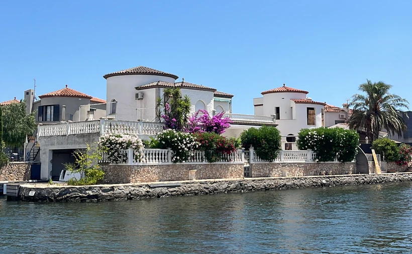 Villa familiar con jardín